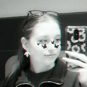 Meet your Posher, Adrienne